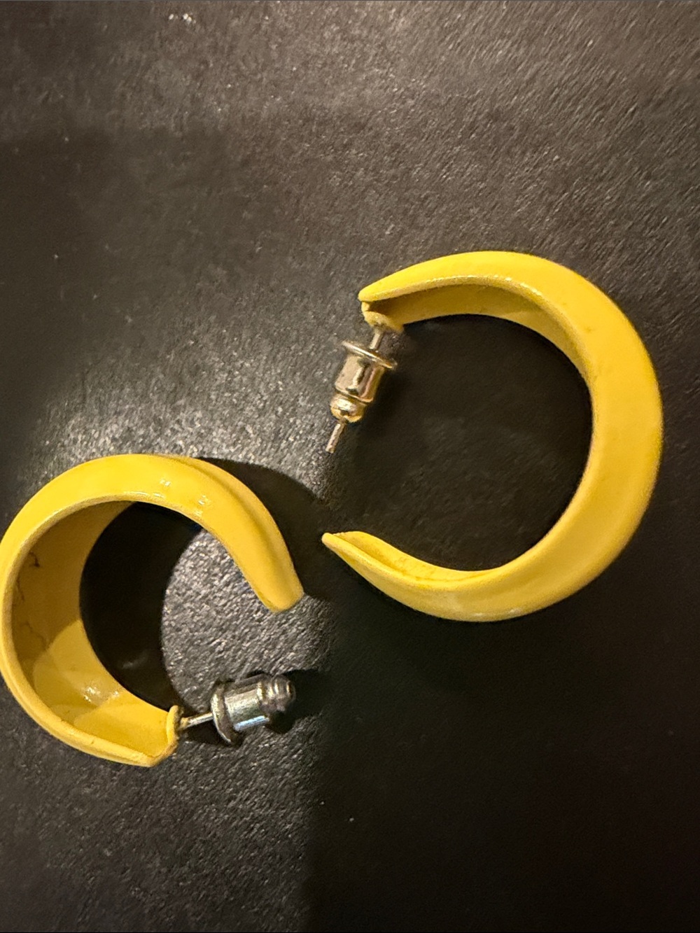 💛VINTAGE 80’S YELLOW HOOP EARRINGS💛